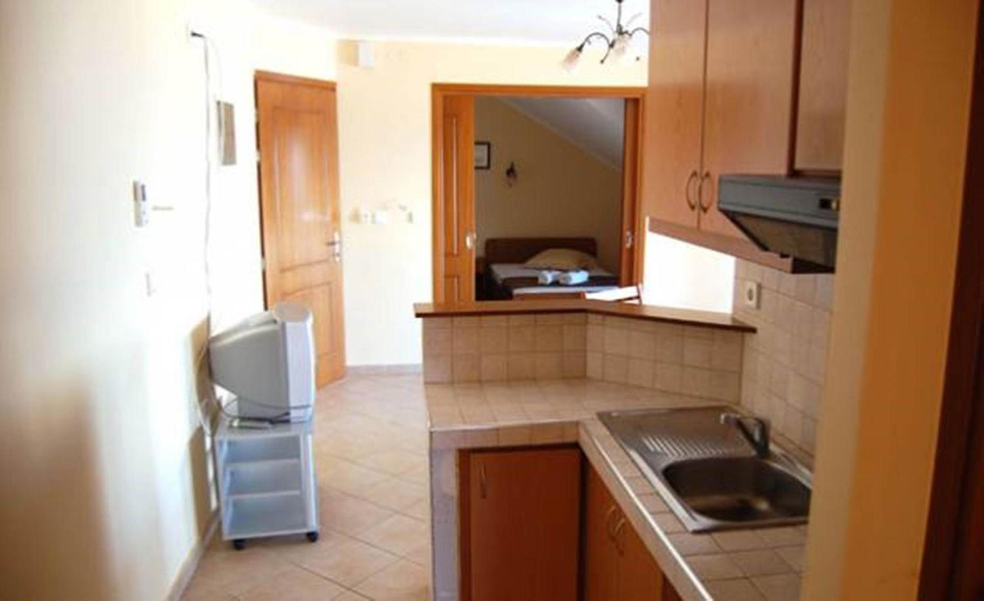 Melachrini Apartments Vrasná Quarto foto