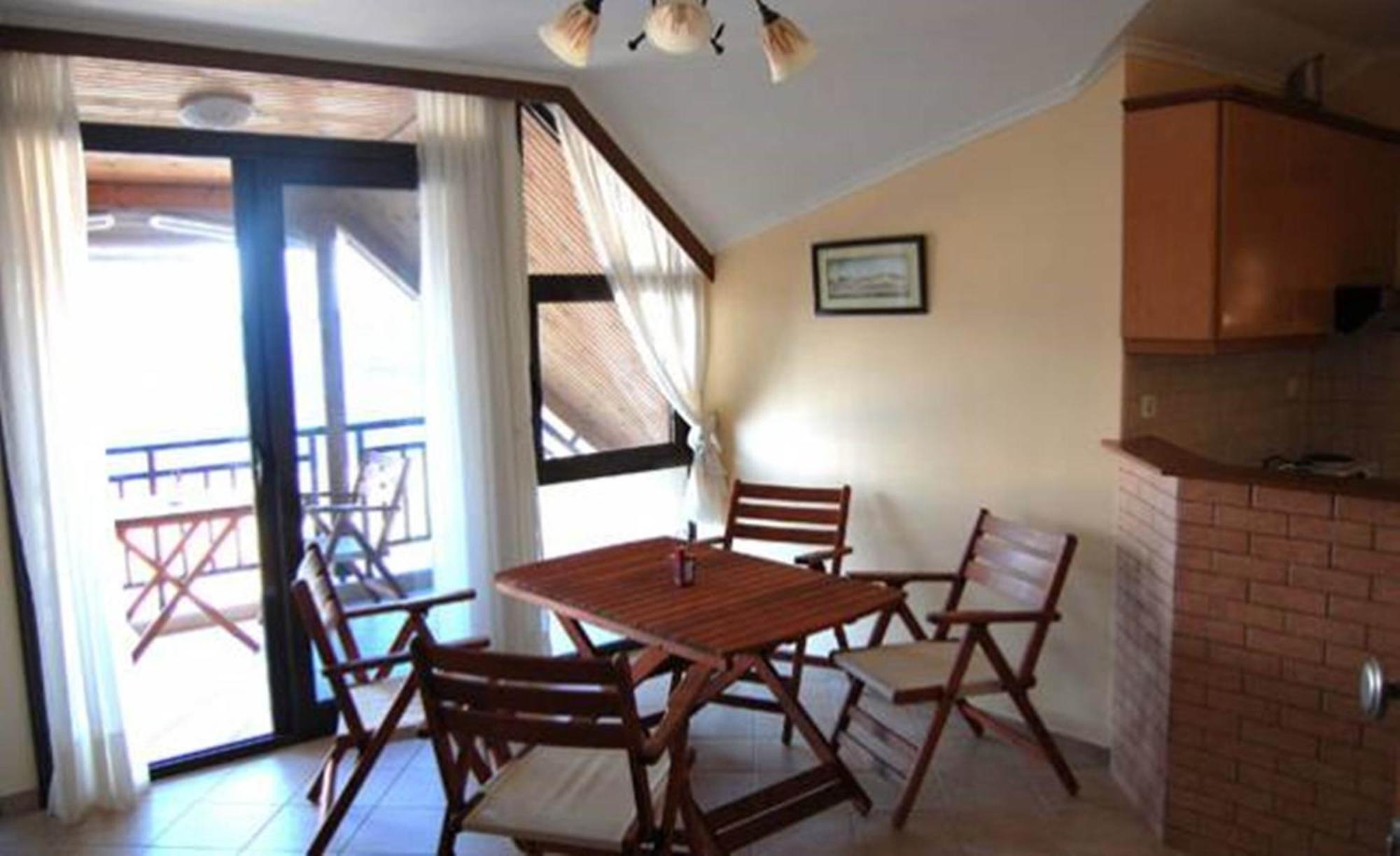 Melachrini Apartments Vrasná Quarto foto